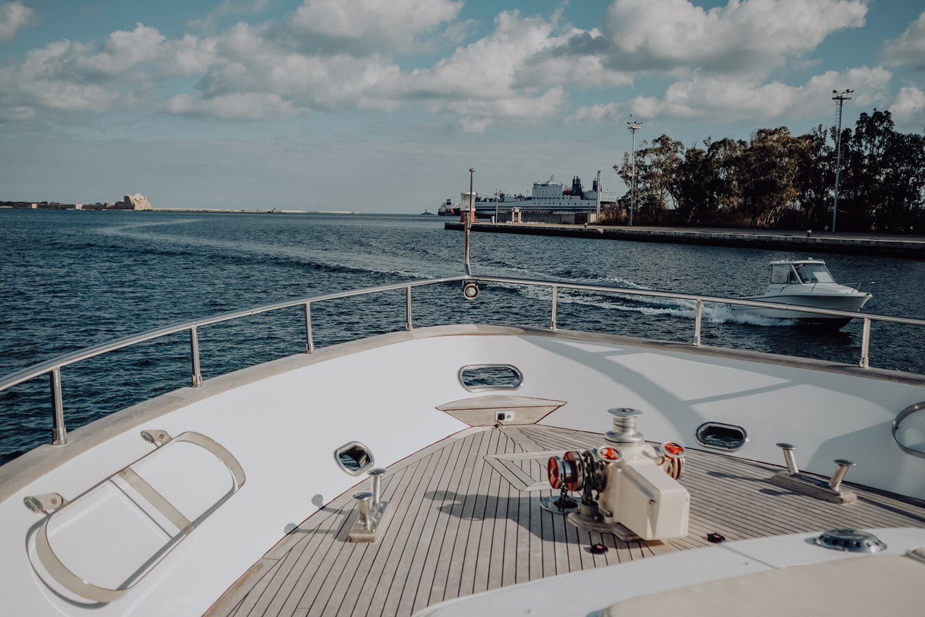 1998 VERSILCRAFT 82' 1