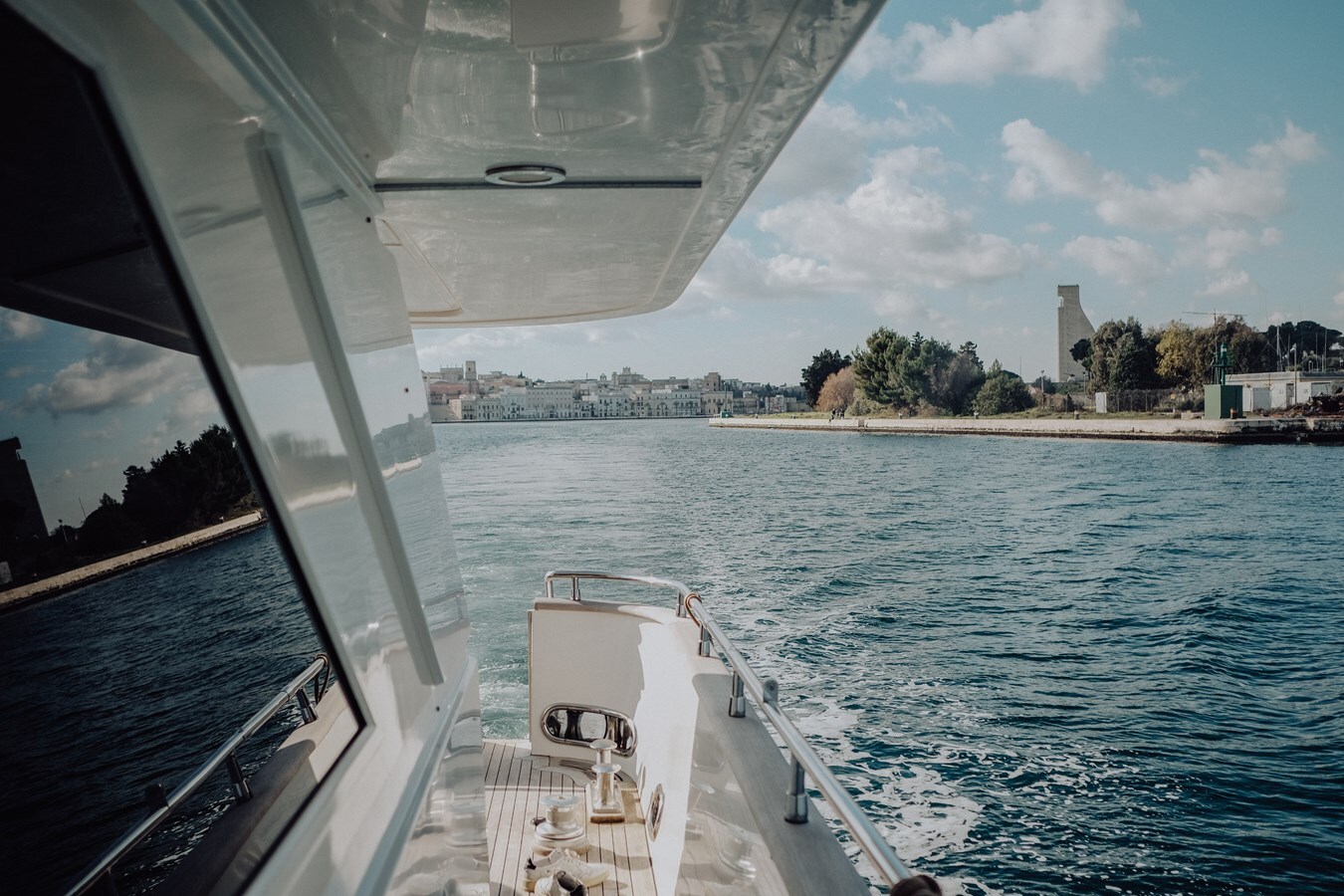 1998 VERSILCRAFT 82' 1