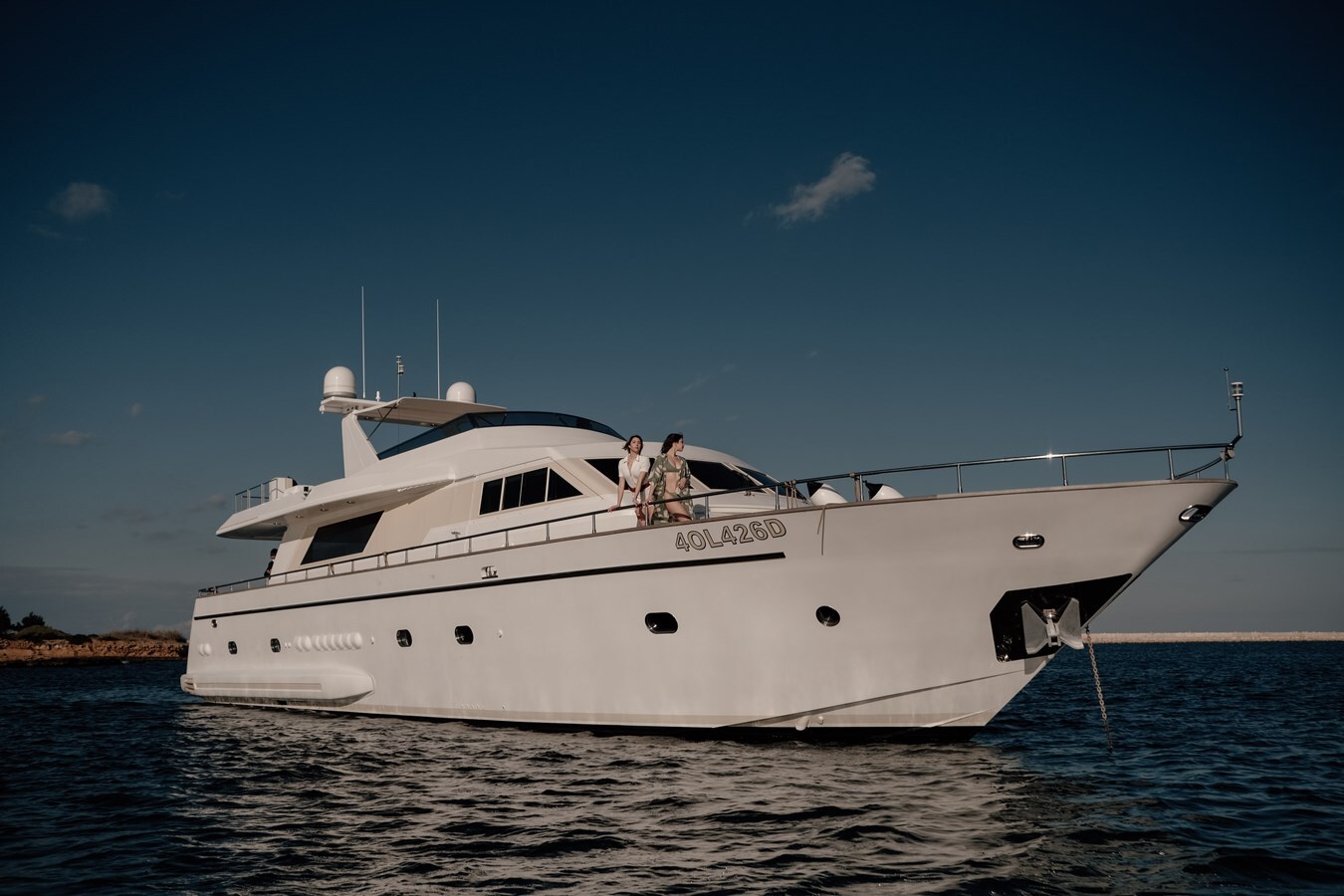 1998 VERSILCRAFT 82' 1