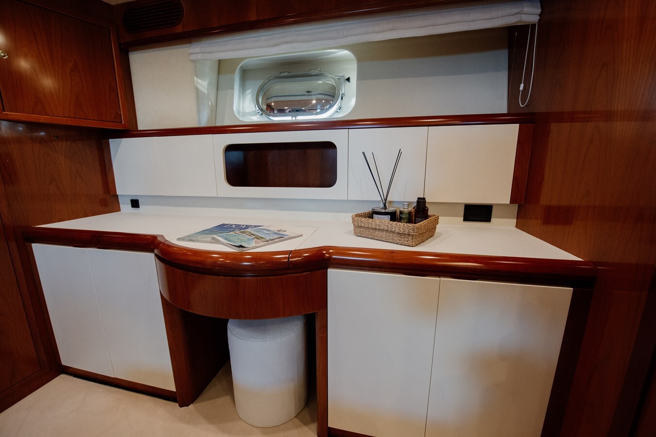 1998 VERSILCRAFT 82' 1