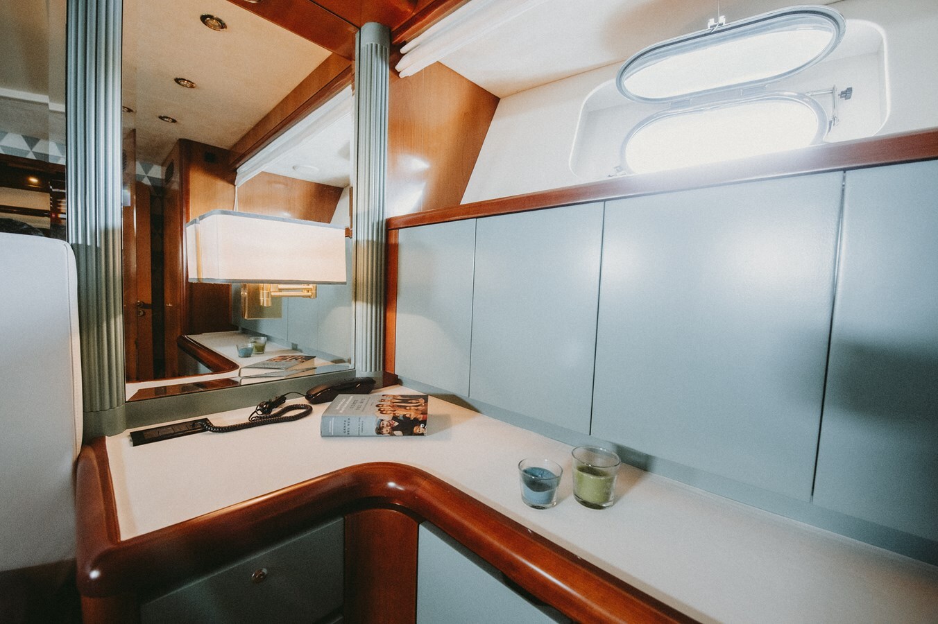 1998 VERSILCRAFT 82' 1