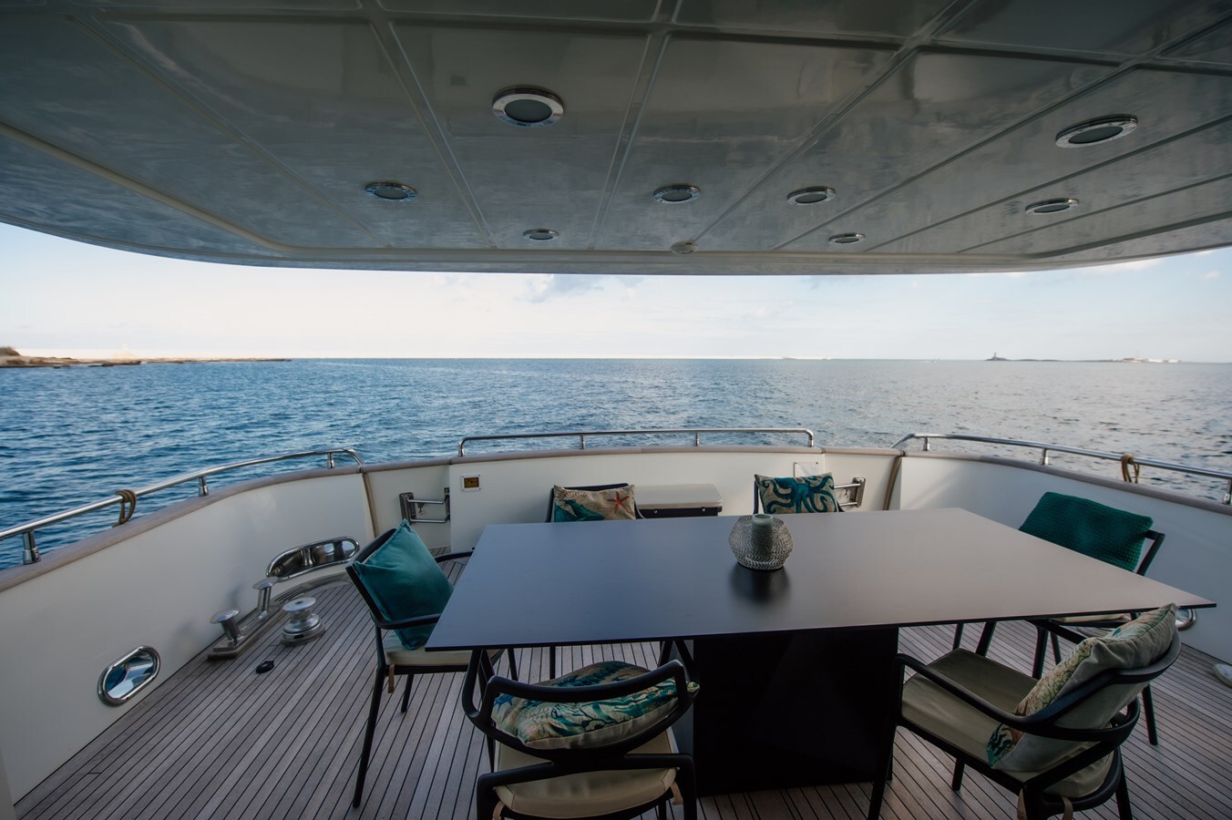 1998 VERSILCRAFT 82' 1