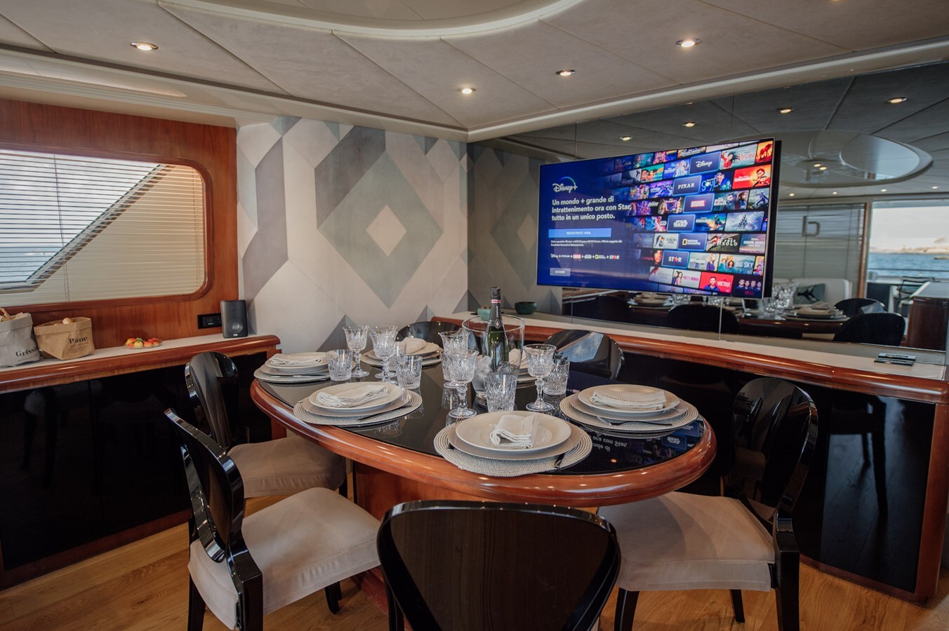 1998 VERSILCRAFT 82' 1