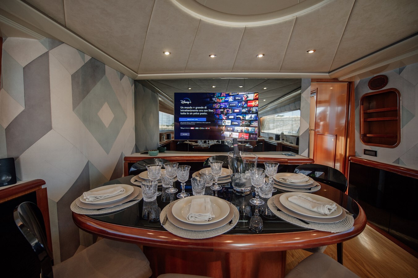 1998 VERSILCRAFT 82' 1