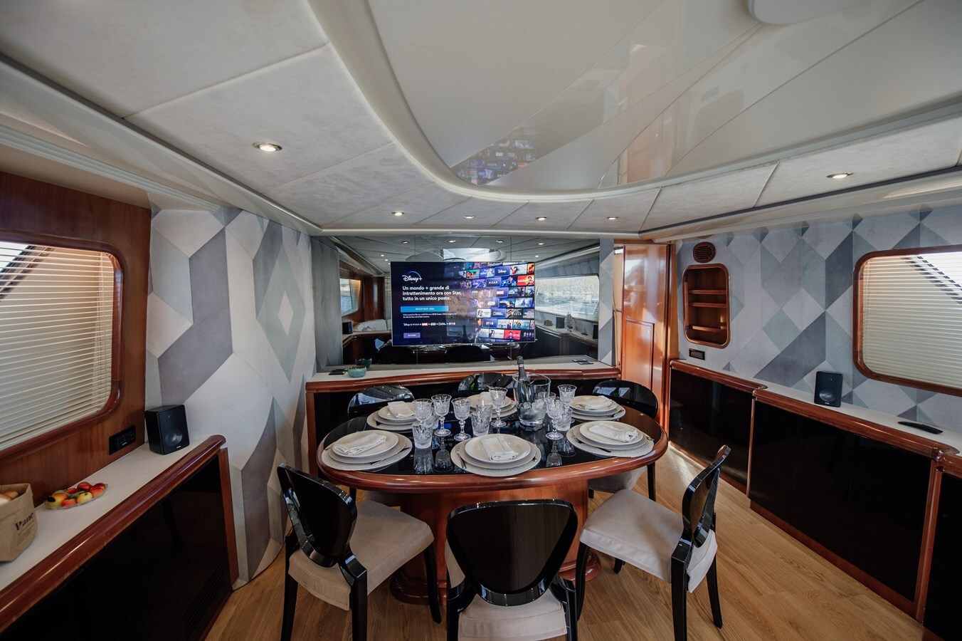 1998 VERSILCRAFT 82' 1