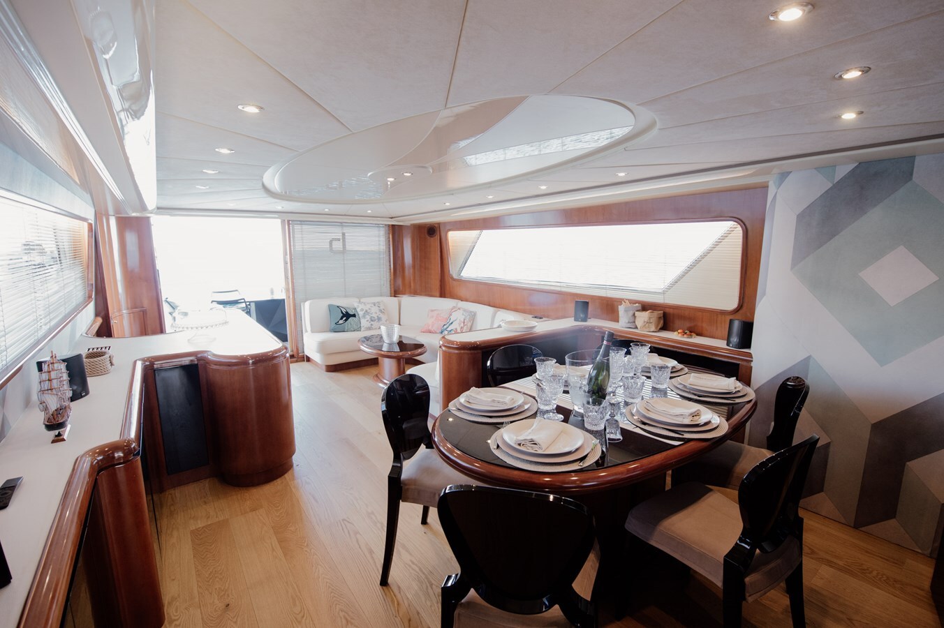 1998 VERSILCRAFT 82' 1