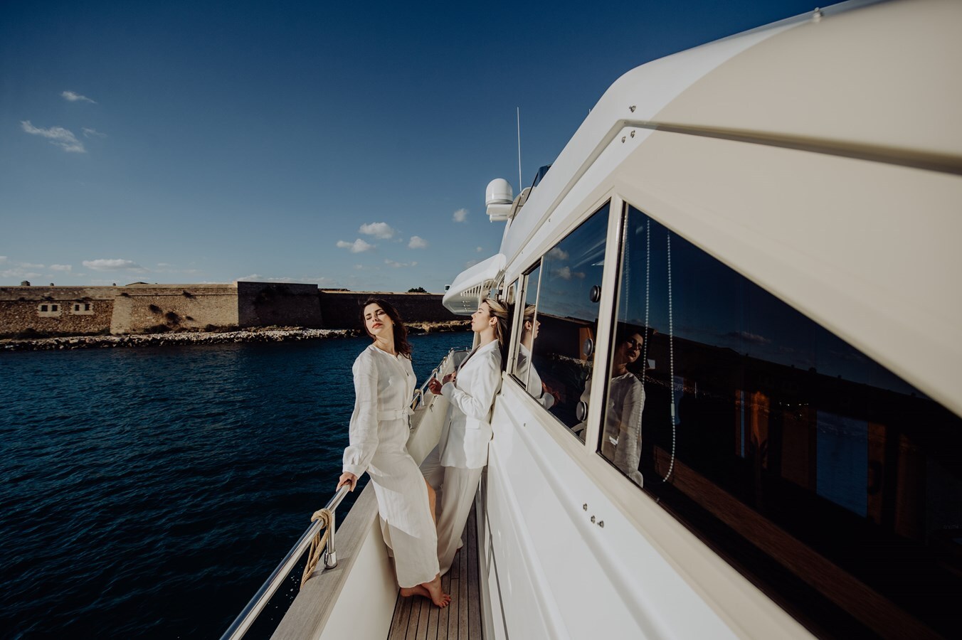 1998 VERSILCRAFT 82' 1