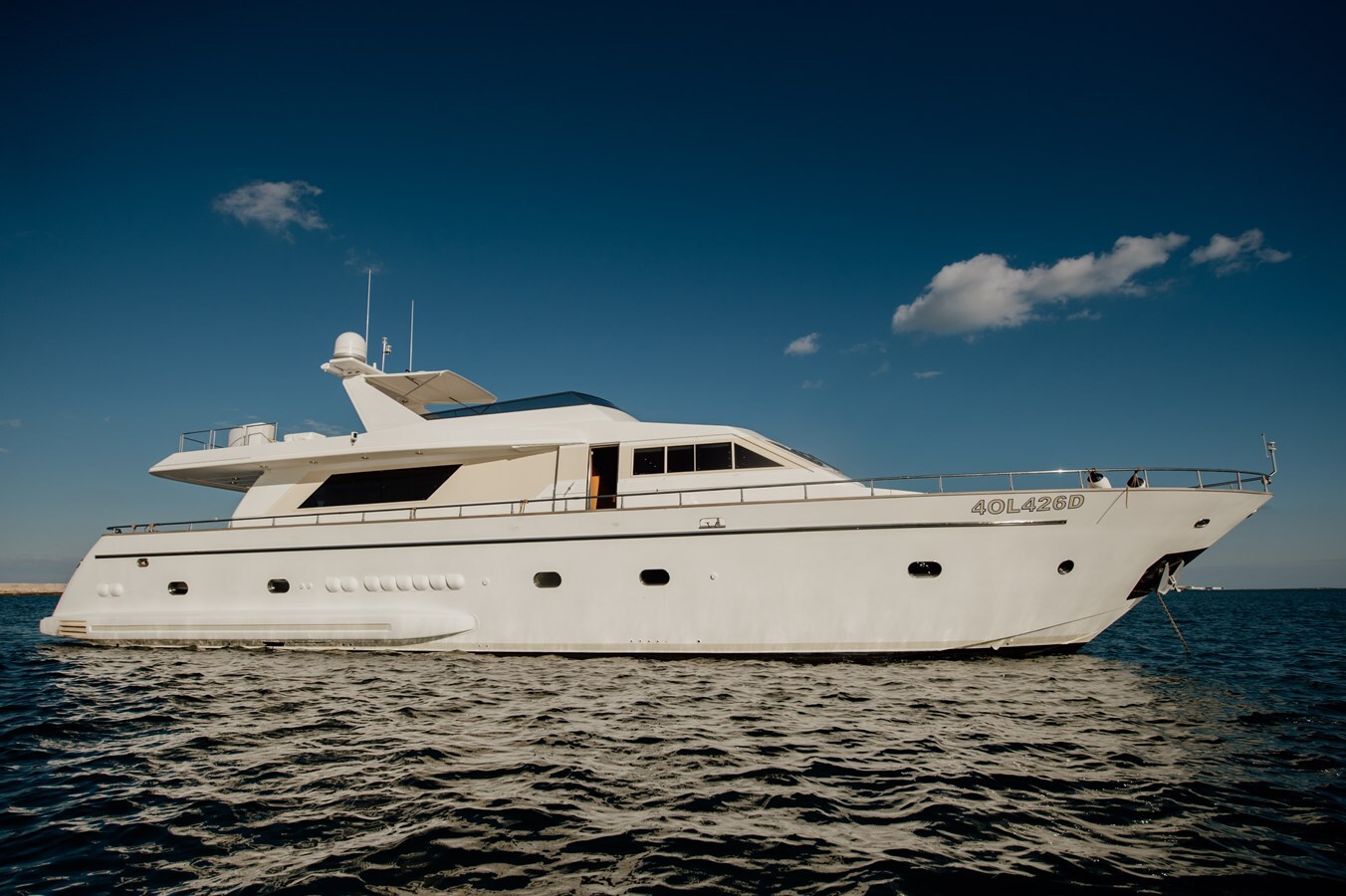 1998 VERSILCRAFT 82' 1