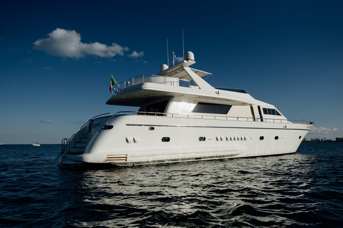 1998 VERSILCRAFT 82' 1