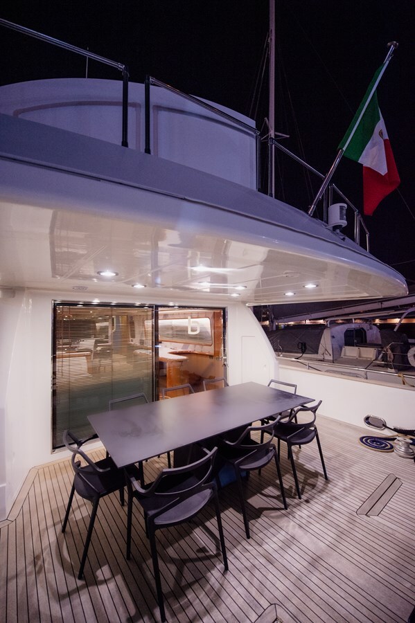 1998 VERSILCRAFT 82' 1