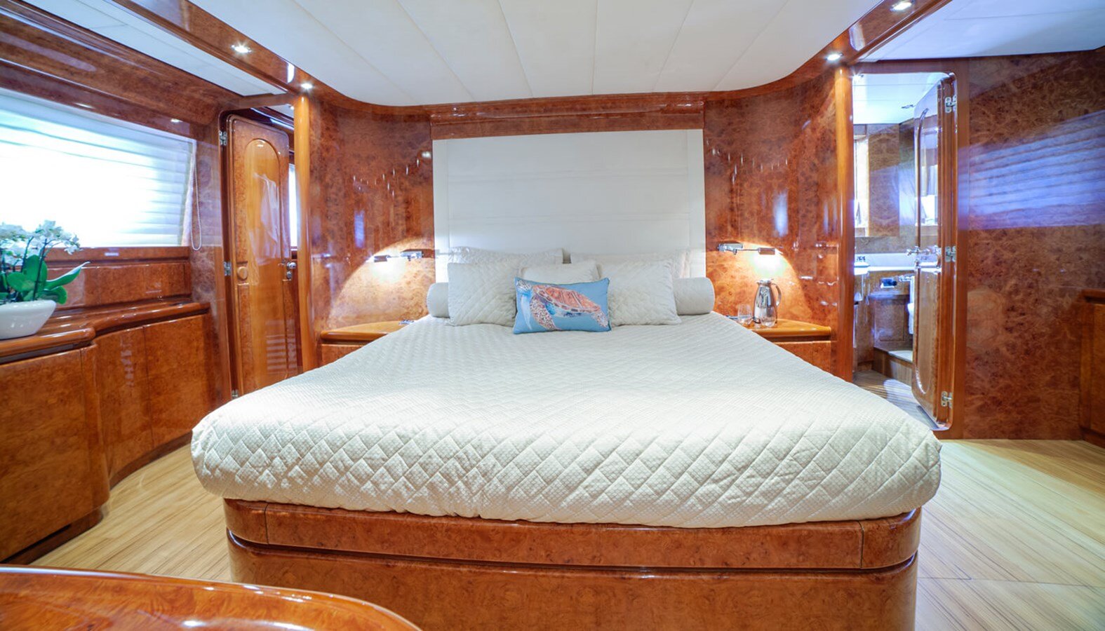 1999 ADMIRAL YACHTS 85' 4