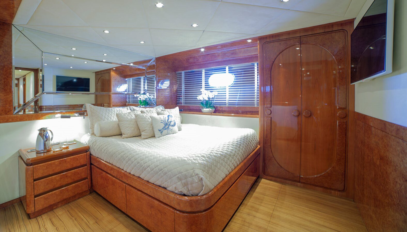 1999 ADMIRAL YACHTS 85' 4