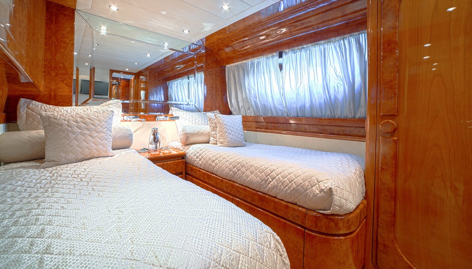 1999 ADMIRAL YACHTS 85' 4