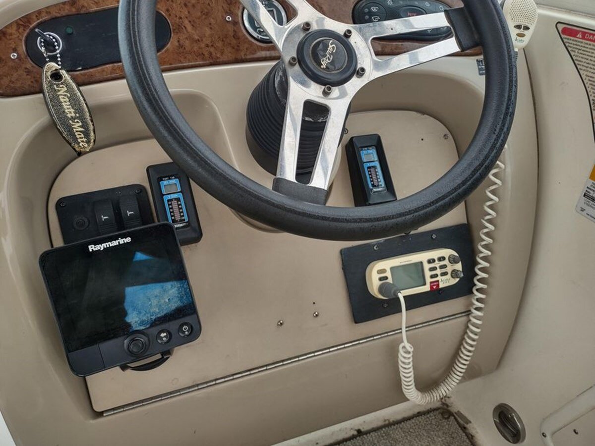 1999-sea-ray-26-95372e