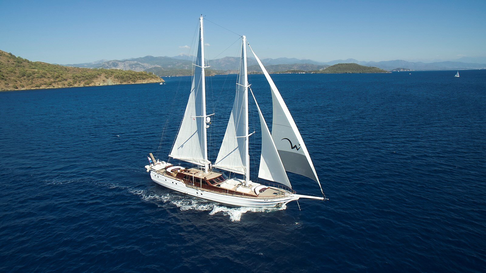 2000-1-hull-124-9-199404