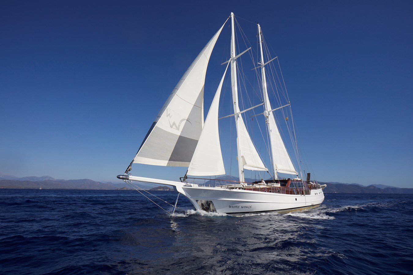 2000-1-hull-124-9-199404