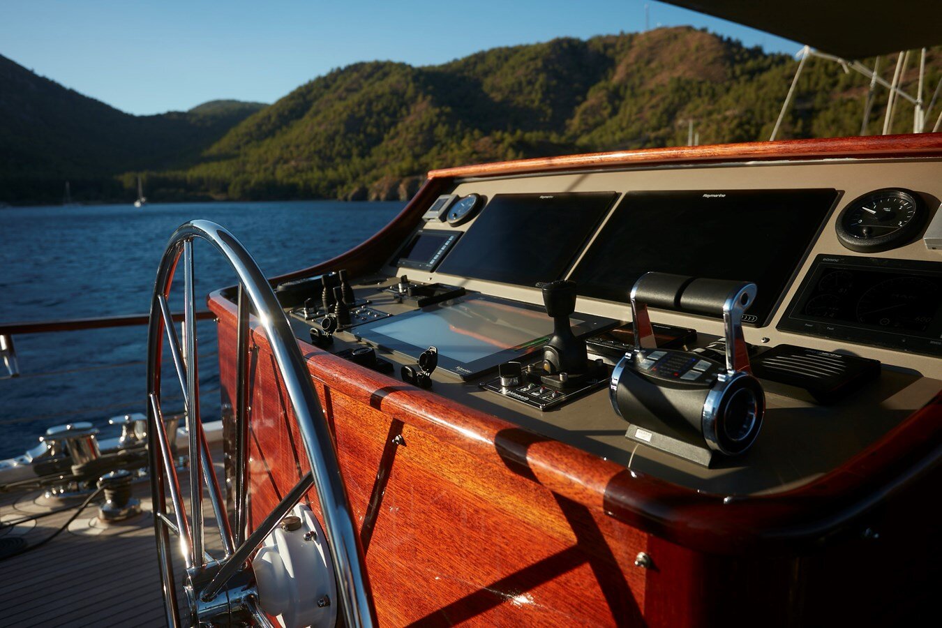 2000-1-hull-124-9-199404