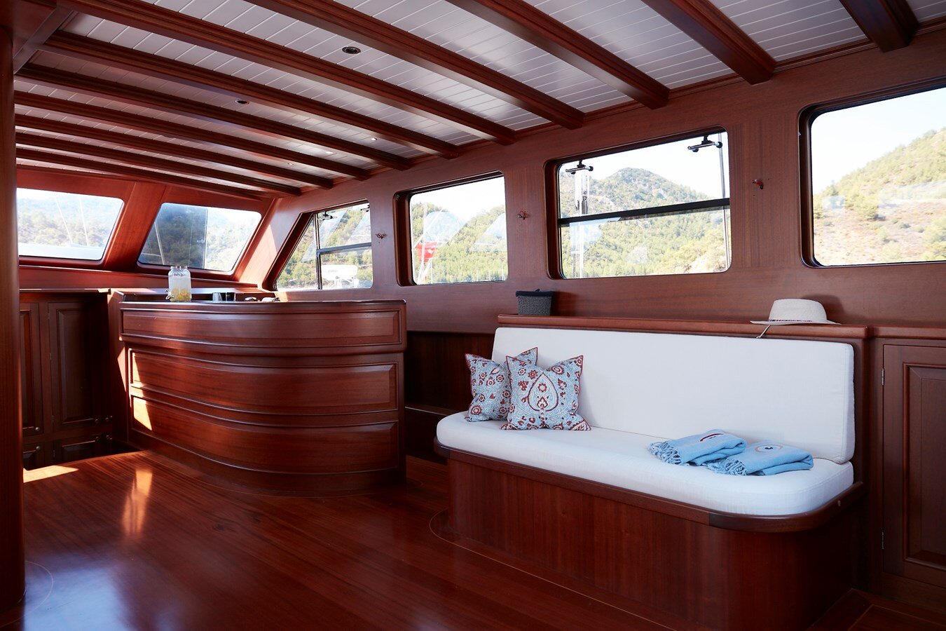 2000-1-hull-124-9-199404