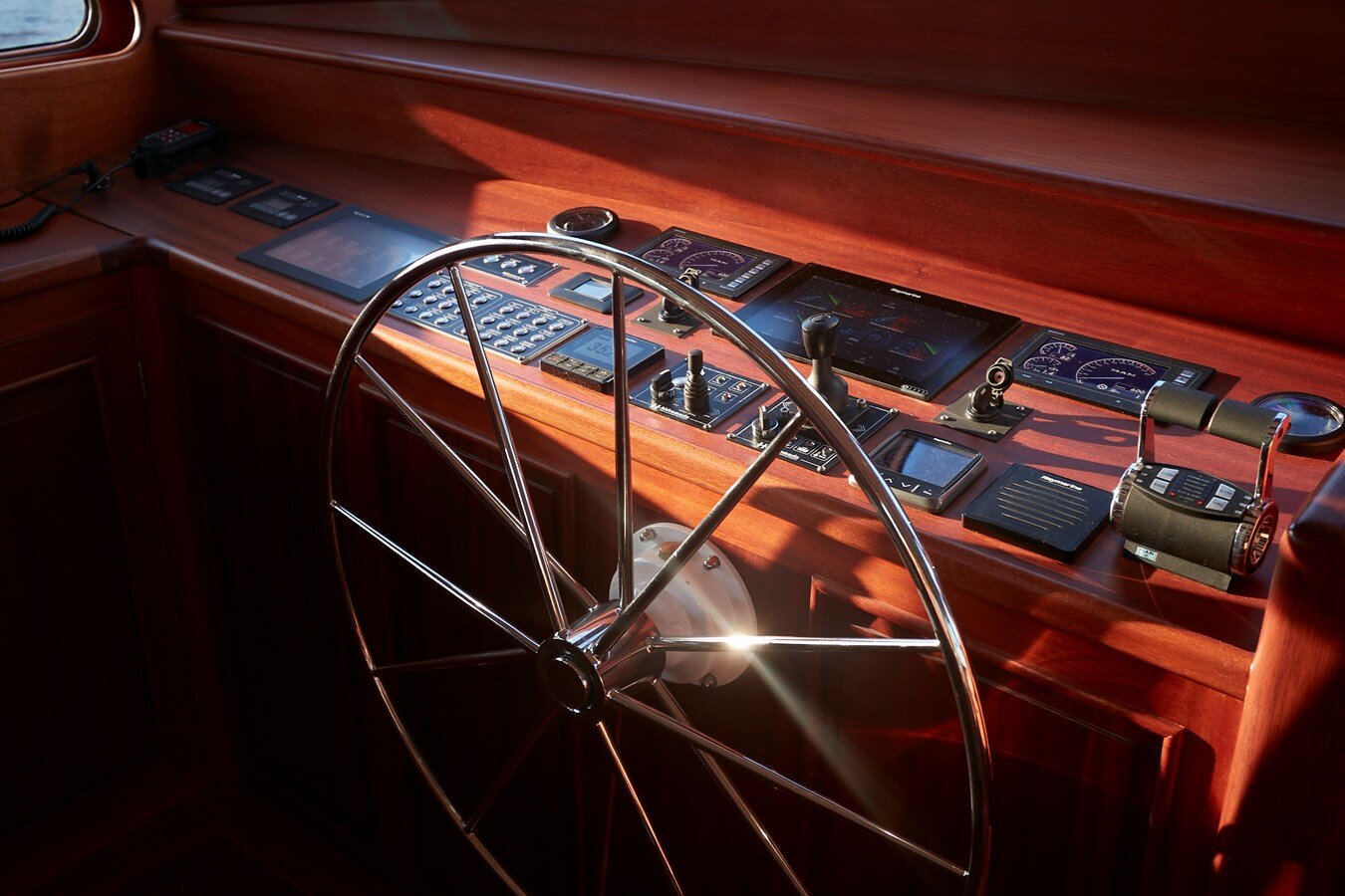 2000-1-hull-124-9-199404