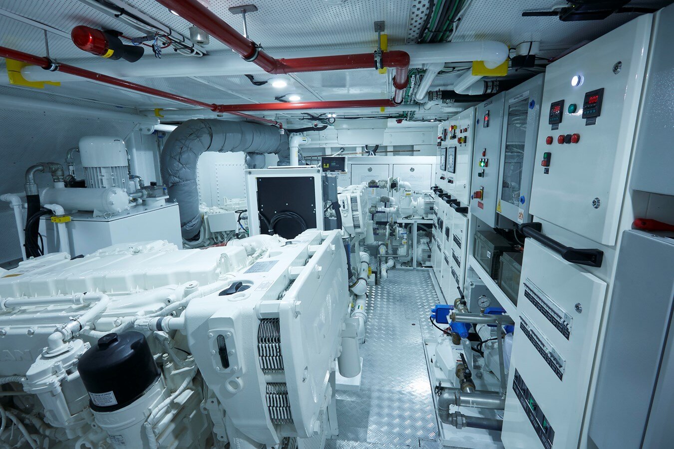 2000-1-hull-124-9-199404