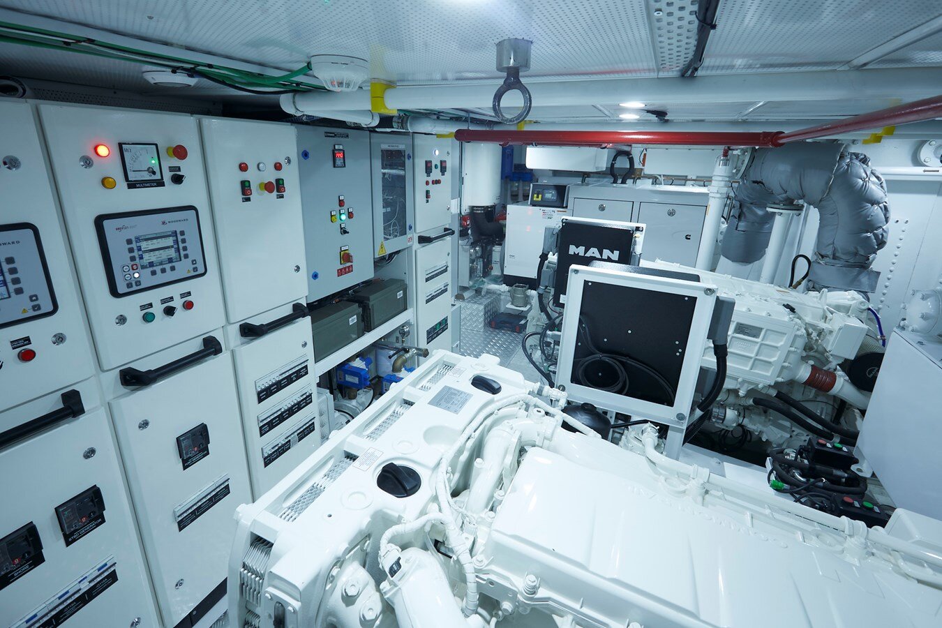 2000-1-hull-124-9-199404