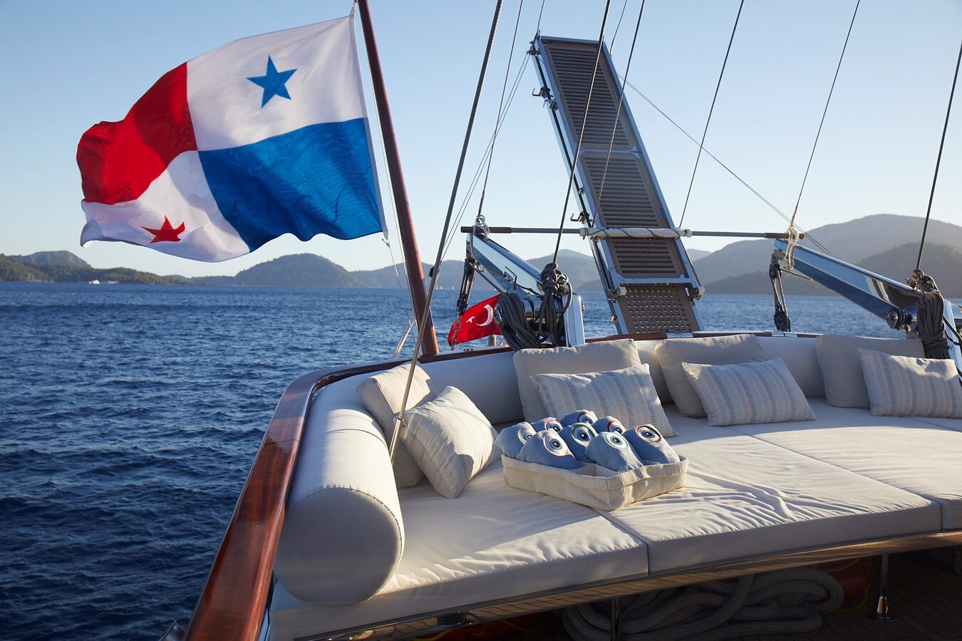 2000-1-hull-124-9-199404