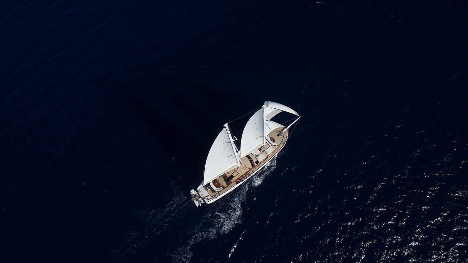 2000-1-hull-124-9-199404