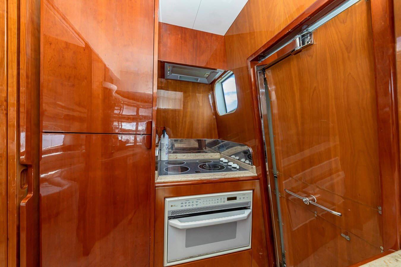 2000-azimut-yachts-69-11-ab81c5