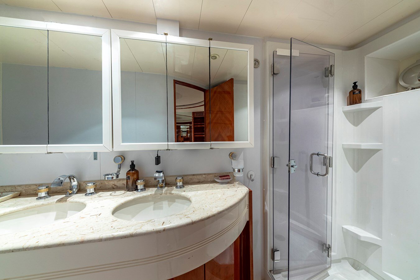 2000-azimut-yachts-69-11-ab81c5