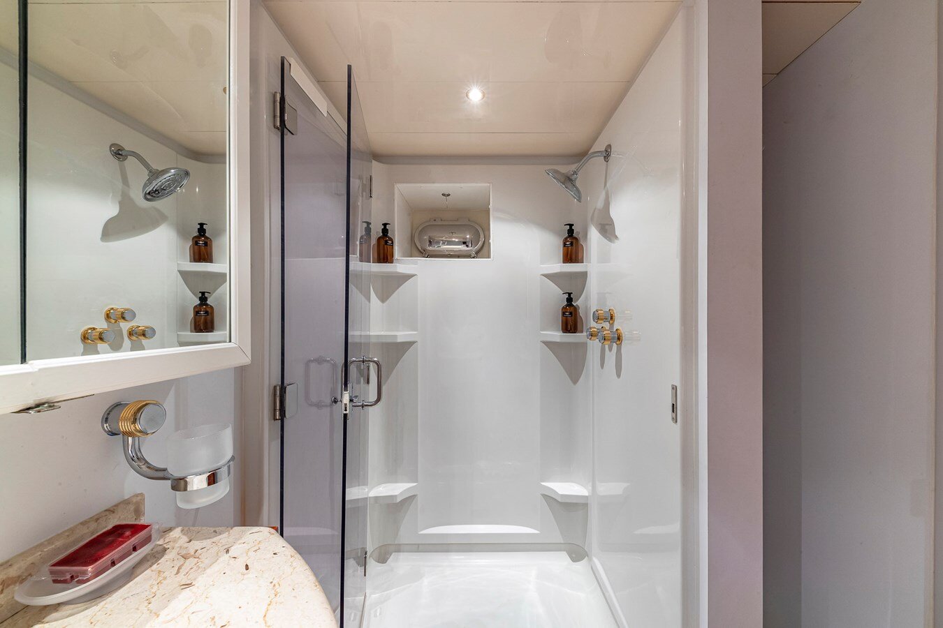 2000-azimut-yachts-69-11-ab81c5