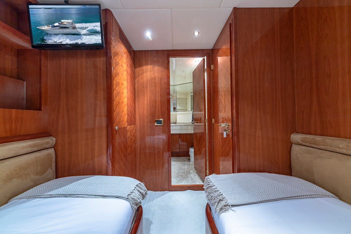 2000-azimut-yachts-69-11-ab81c5