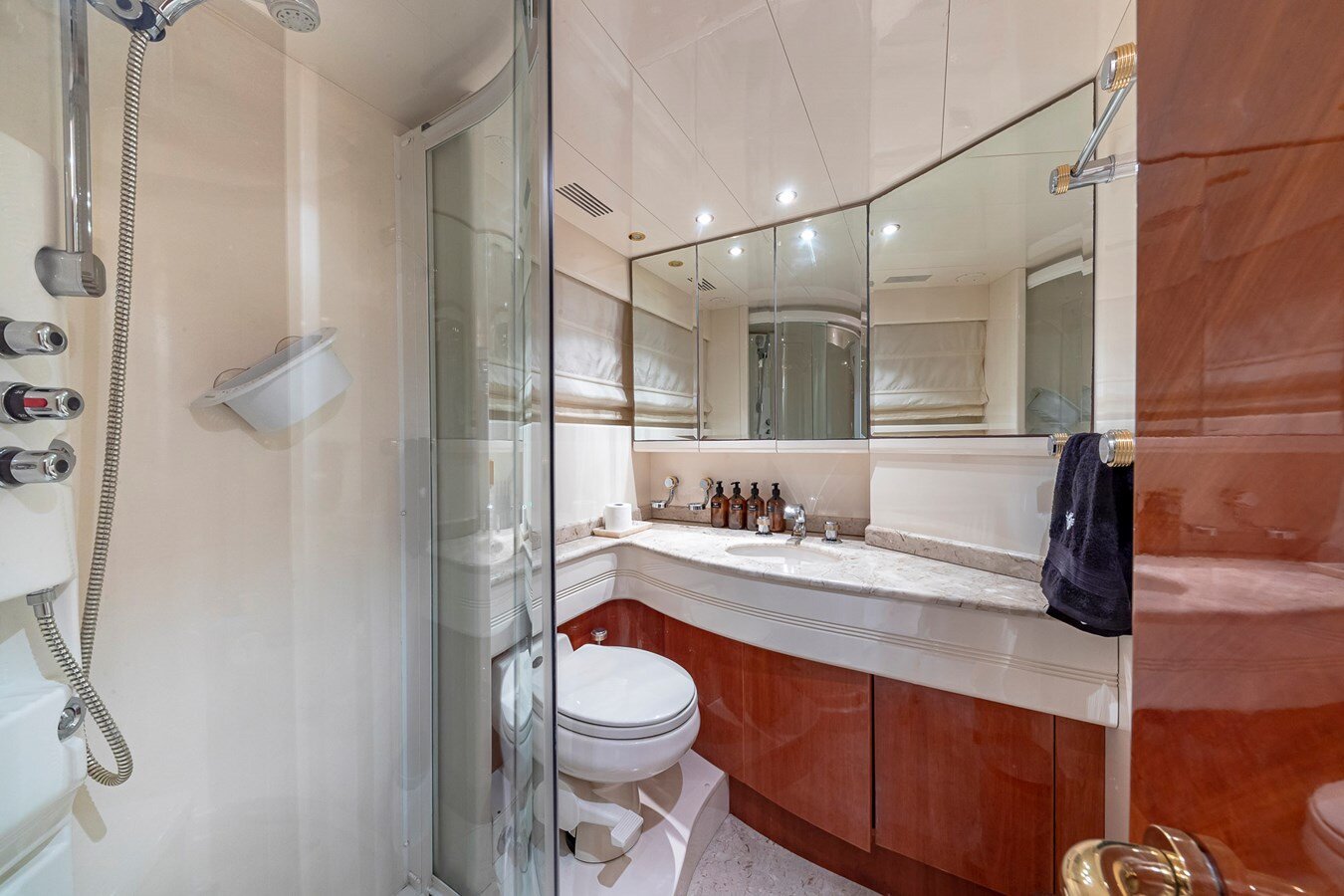 2000-azimut-yachts-69-11-ab81c5