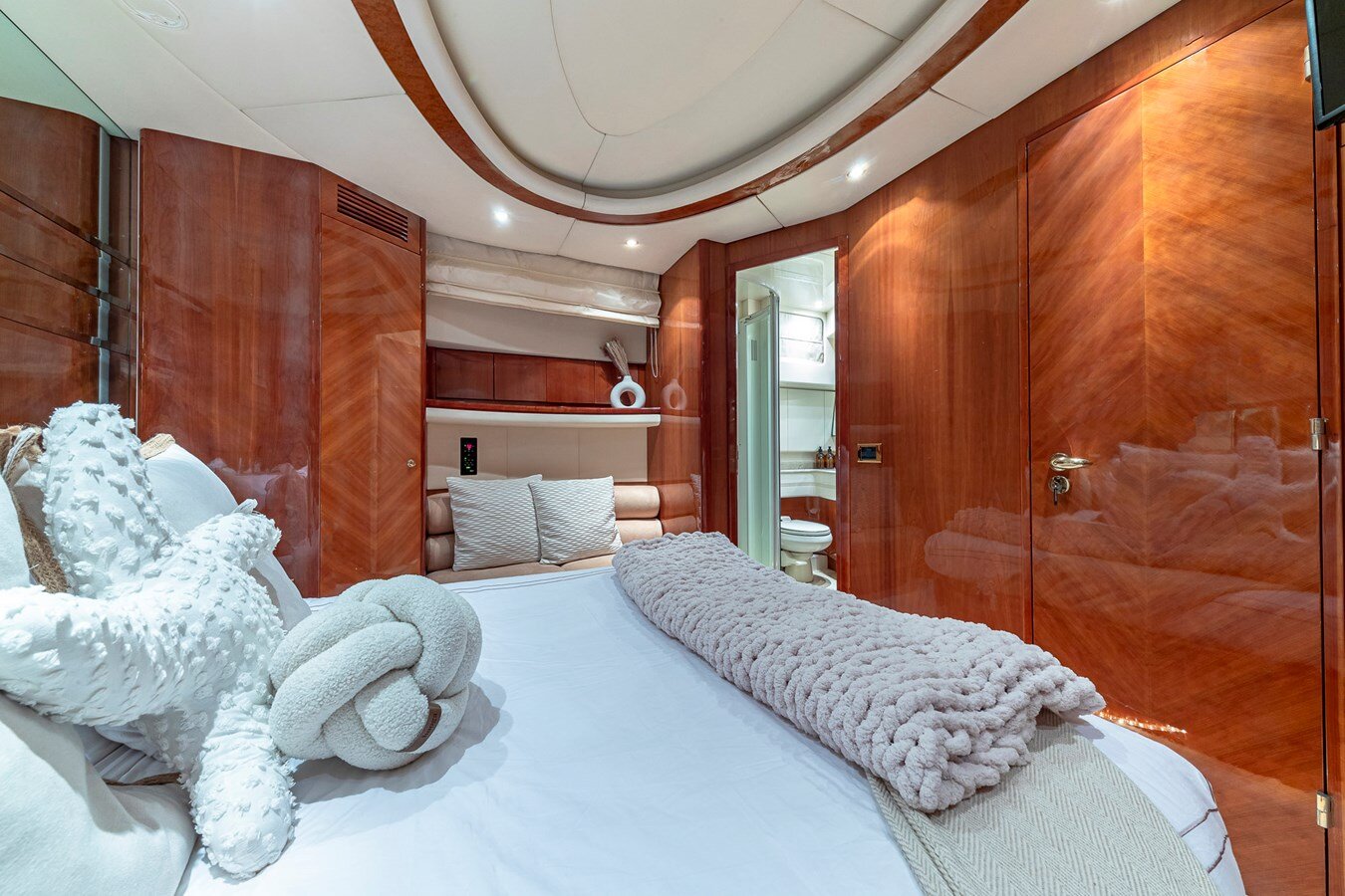 2000-azimut-yachts-69-11-ab81c5