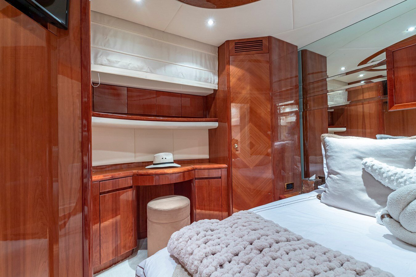 2000-azimut-yachts-69-11-ab81c5