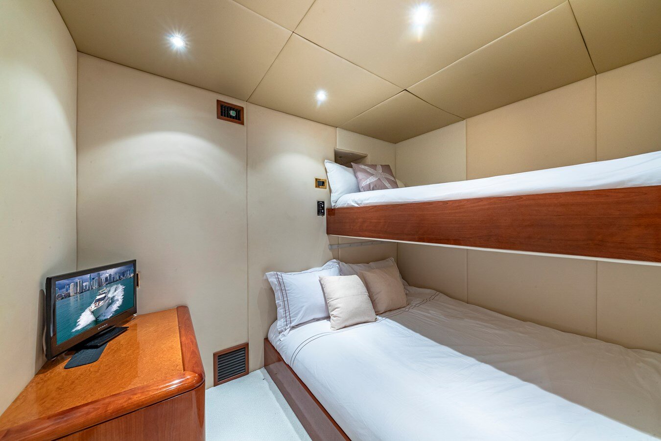 2000-azimut-yachts-69-11-ab81c5