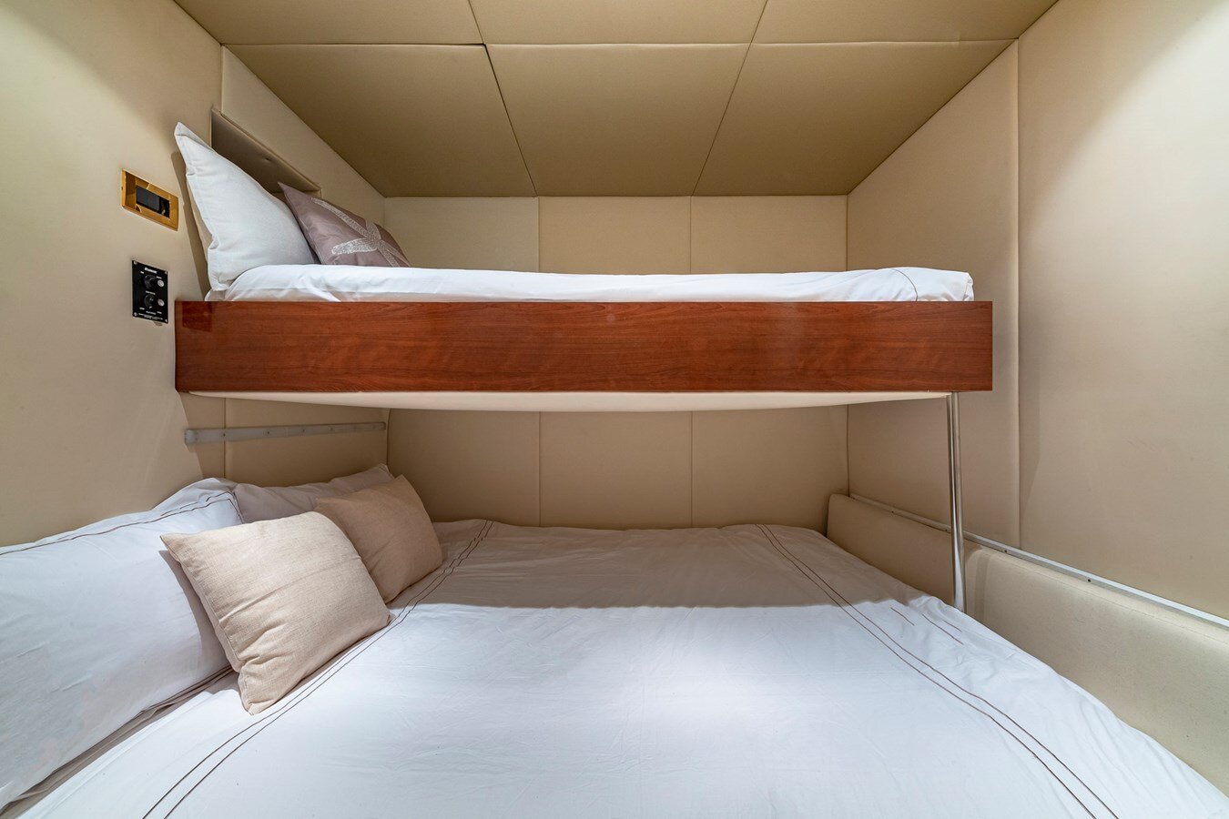 2000-azimut-yachts-69-11-ab81c5