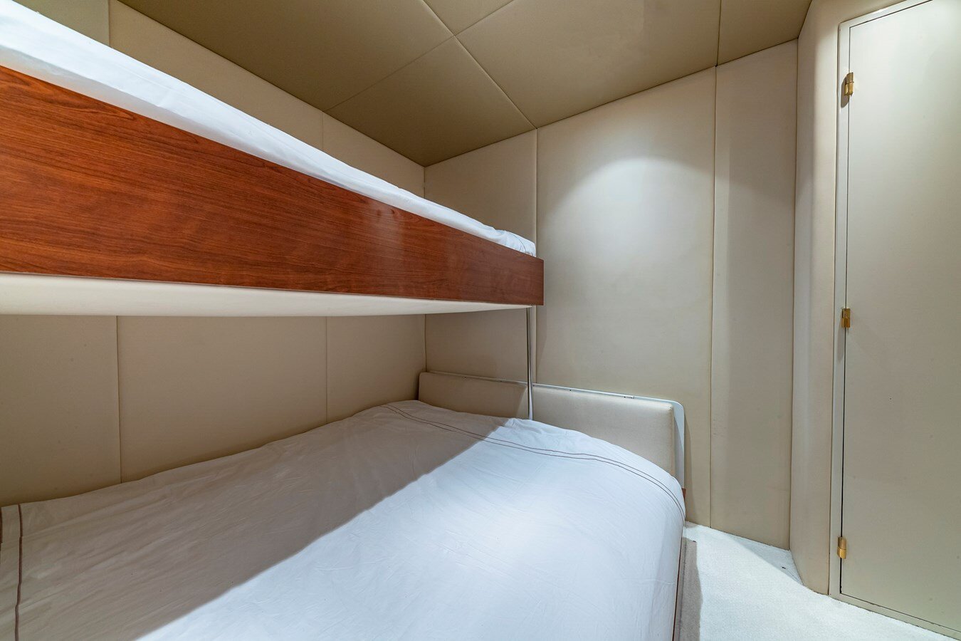 2000-azimut-yachts-69-11-ab81c5