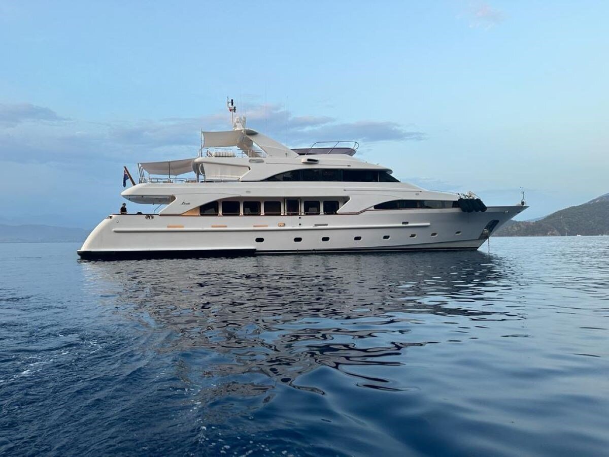 2000-benetti-115-2-fe650f