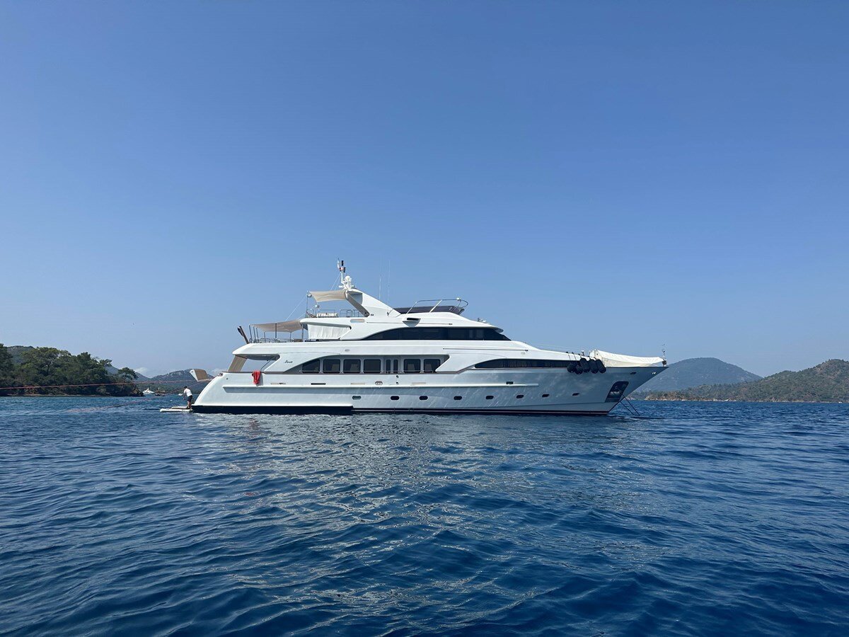 2000-benetti-115-2-fe650f