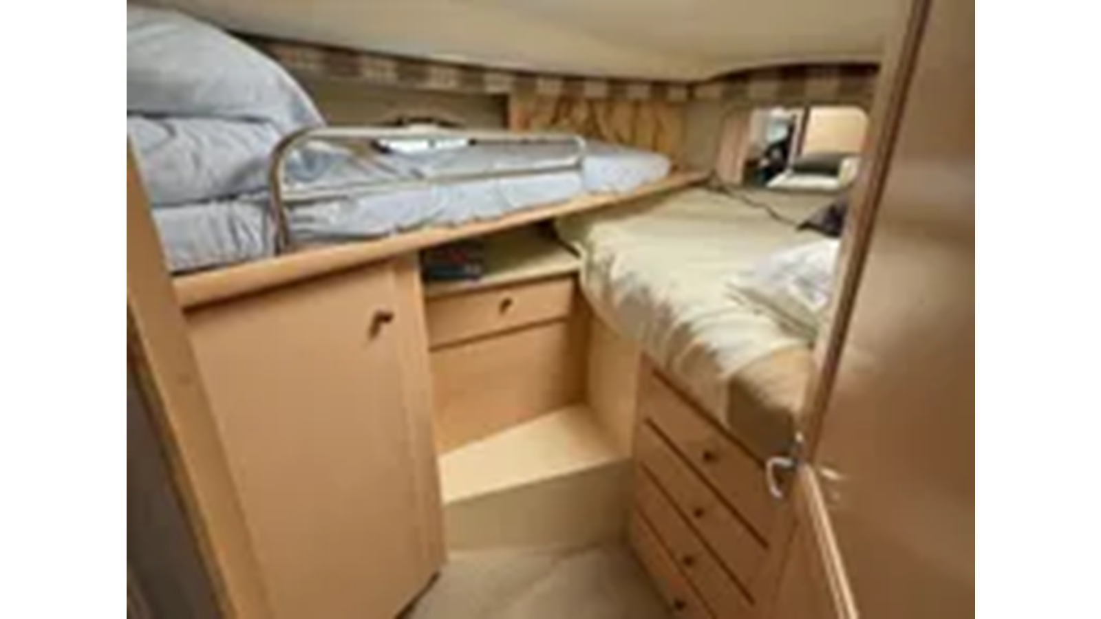 2000-carver-yachts-41-1-b9a329