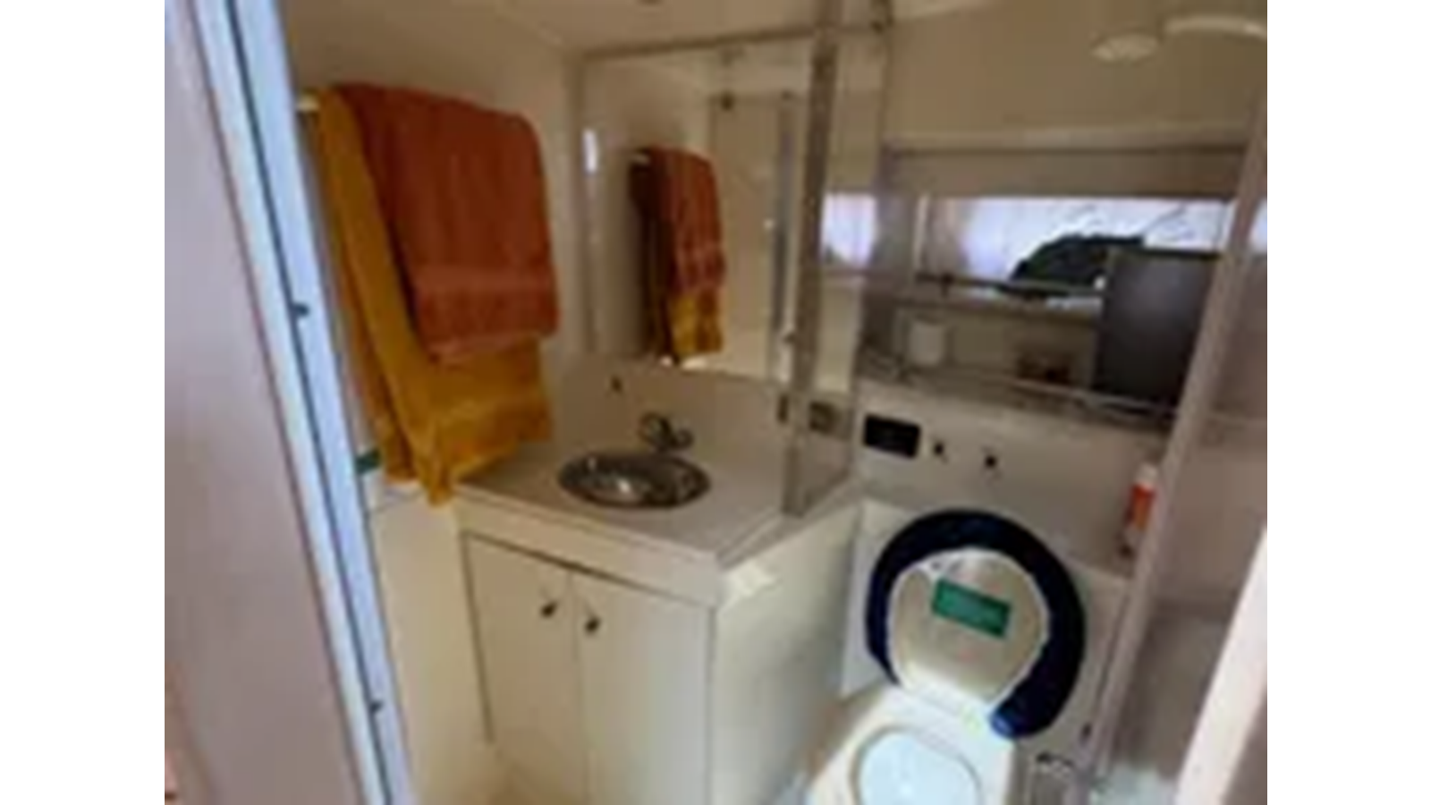 2000-carver-yachts-41-1-b9a329