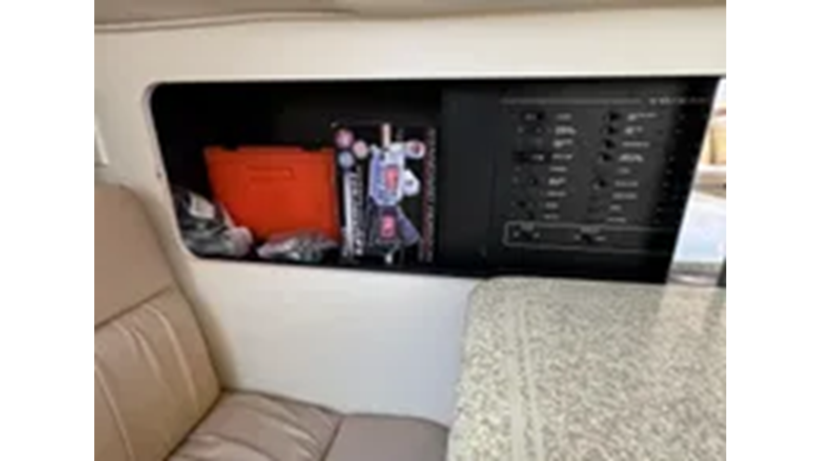 2000-carver-yachts-41-1-b9a329