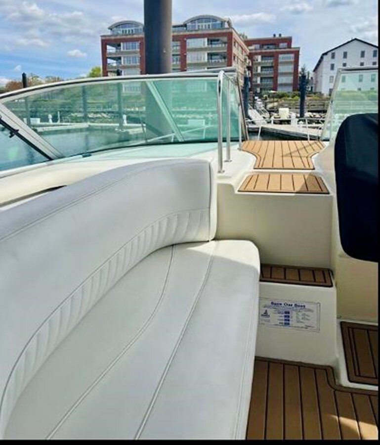 2000-cruisers-yachts-37-8f8f81