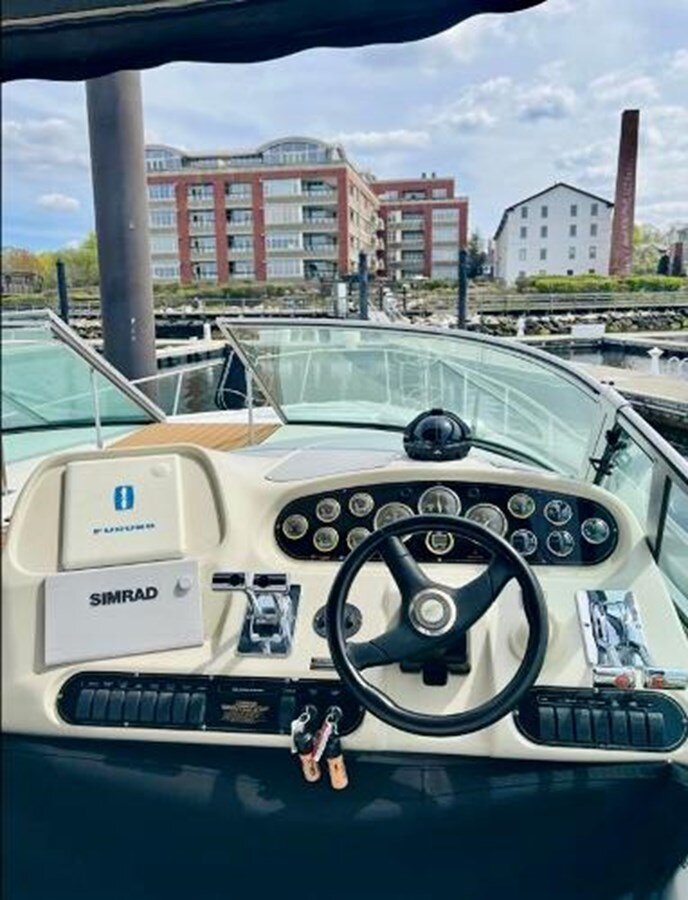 2000-cruisers-yachts-37-8f8f81