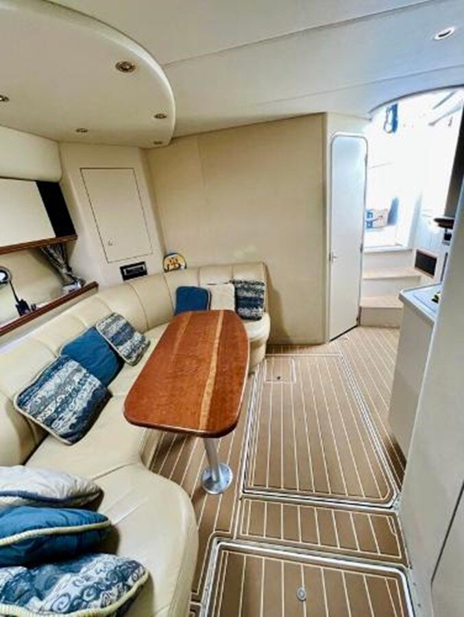 2000-cruisers-yachts-37-8f8f81