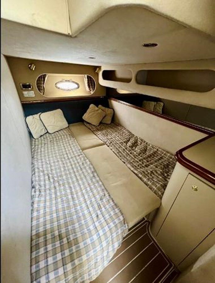 2000-cruisers-yachts-37-8f8f81