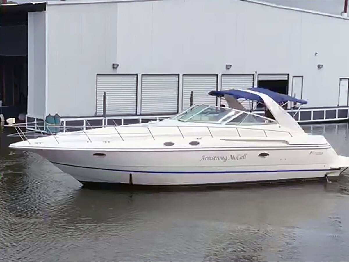 2000-cruisers-yachts-42-70ee41