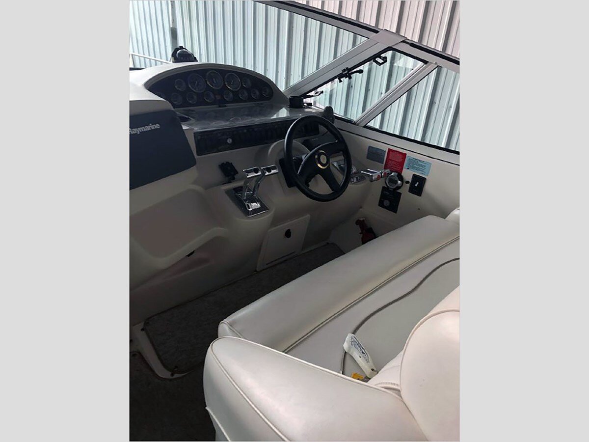 2000-cruisers-yachts-42-70ee41