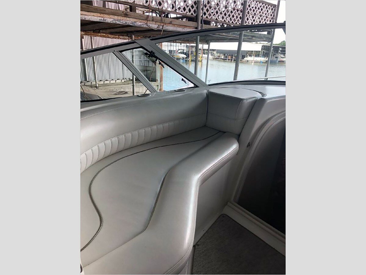 2000-cruisers-yachts-42-70ee41