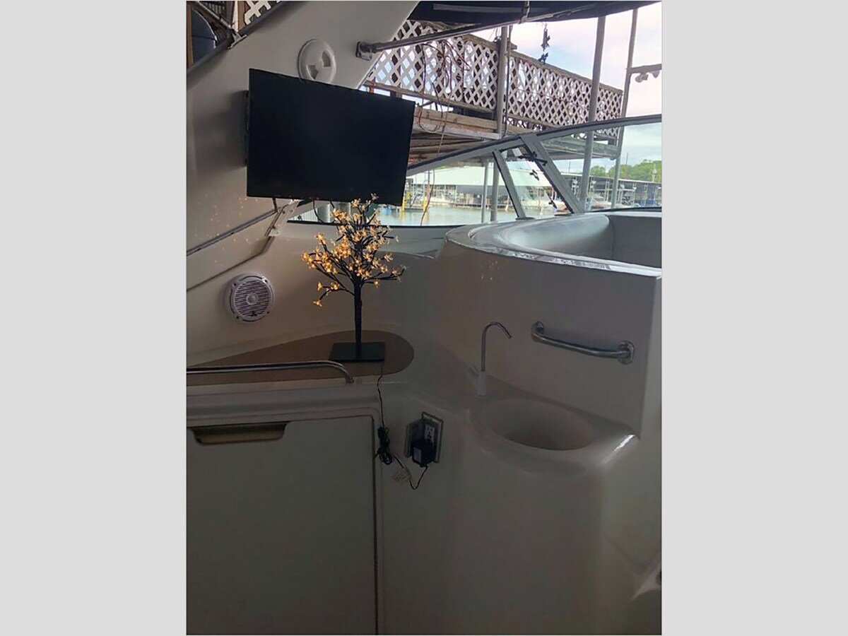 2000-cruisers-yachts-42-70ee41